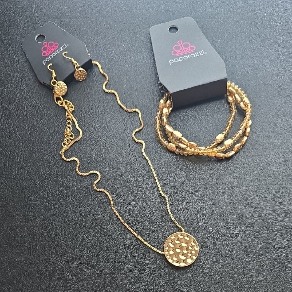 Paparazzi Gold Necklace Elegant Hammered Pendant